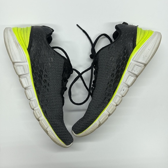 Boys Fila Tennis Shoes Sneakers Athletic Shoes Black and Yellow Boys Size 3.5 - Picture 6 of 11